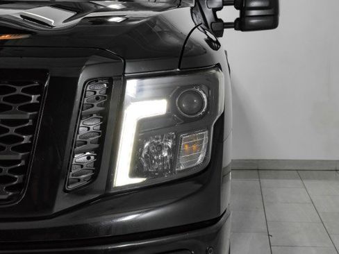 Used 2019 Nissan Titan SL w/ Midnight Edition image 45