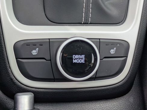Used 2024 Hyundai Venue Limited FWD image 22