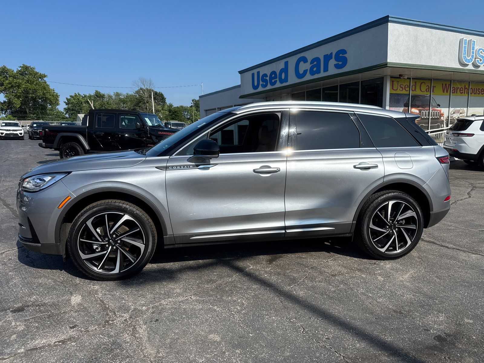 Used 2023 Lincoln Corsair Reserve w/ Equipment Group 201A AWD/4WD image 3
