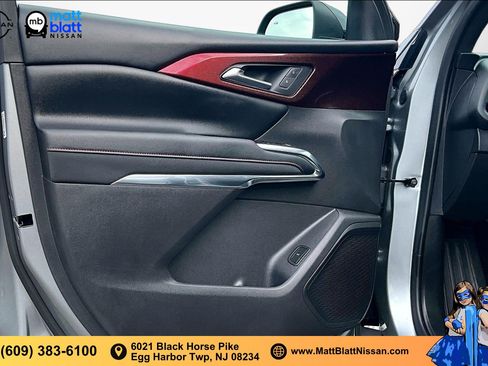 Used 2025 Chevrolet Traverse Z71 AWD/4WD image 18