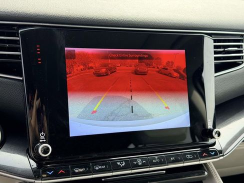 Used 2024 Jeep Wagoneer L 4WD w/ Premium Group I image 4