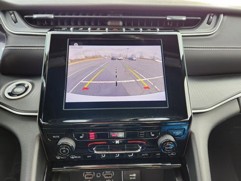 Used 2023 Jeep Grand Cherokee L Laredo image 20