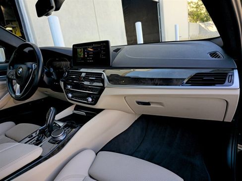 Used 2021 BMW 530e w/ Parking Assistance Package RWD image 28