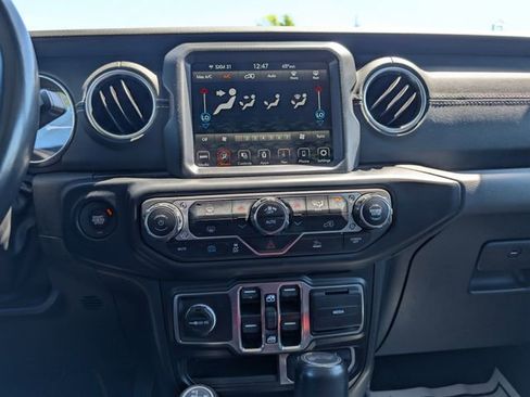 Used 2022 Jeep Wrangler Unlimited Sahara AWD/4WD image 20