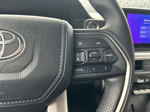 Used 2025 Toyota 4Runner SR5 image 18