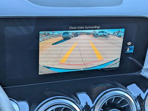 Used 2022 Mercedes-Benz GLB 250 GLB 250 image 10