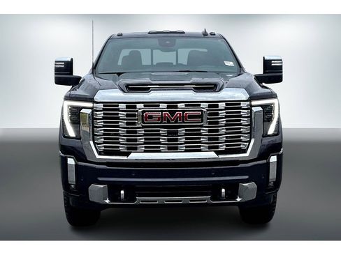 Used 2025 GMC Sierra 3500 Denali w/ Denali Reserve Package image 2