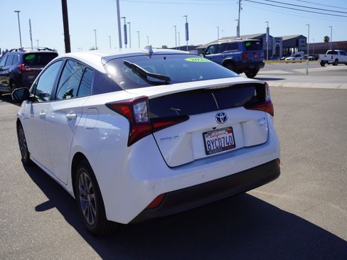 Used 2022 Toyota Prius Limited w/ Premium Convenience Package FWD image 8