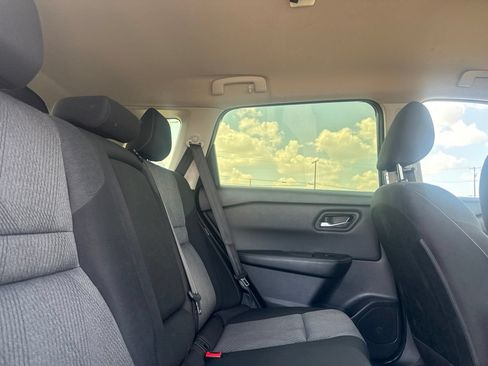 Certified 2025 Nissan Rogue SV FWD image 31