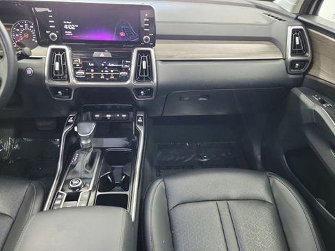 Certified 2023 Kia Sorento EX w/ Panoramic Sunroof Package FWD image 15