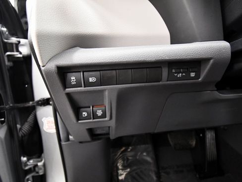 Used 2024 Toyota Sienna LE image 19