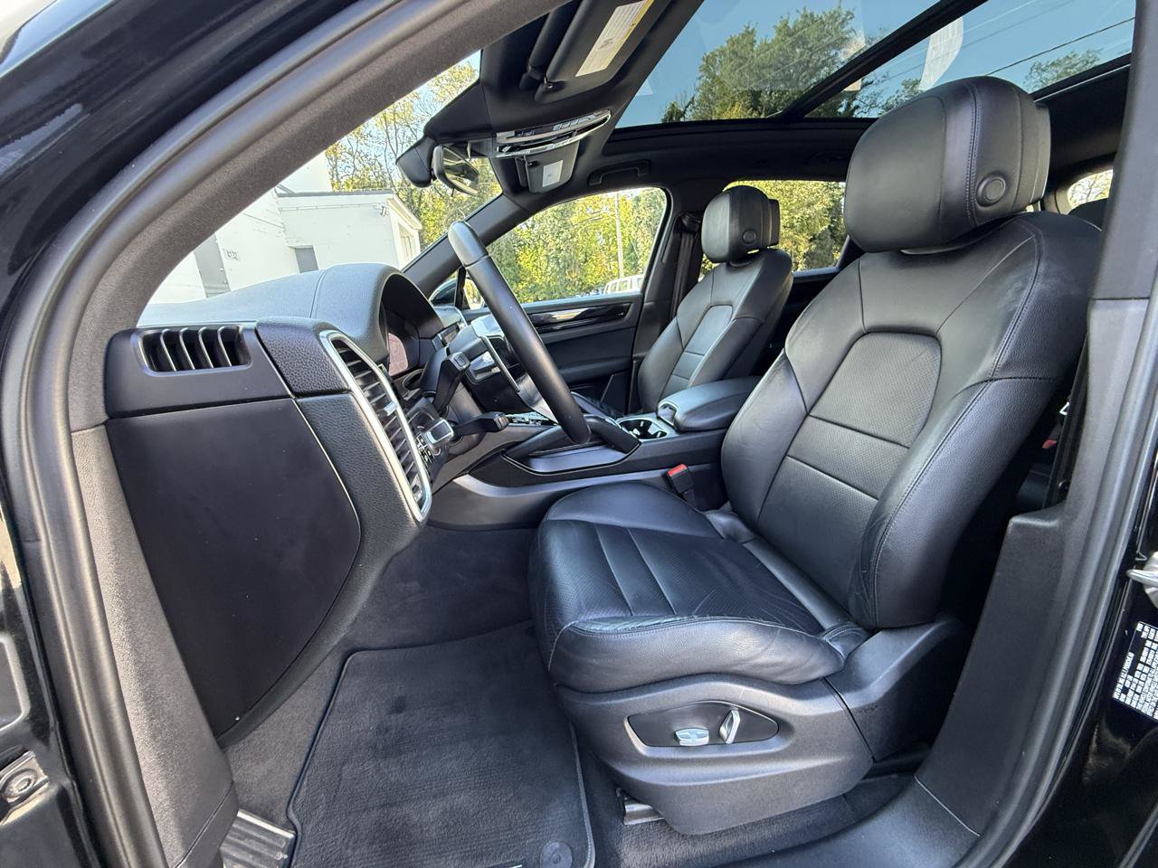 Used 2020 Porsche Cayenne AWD/4WD image 3