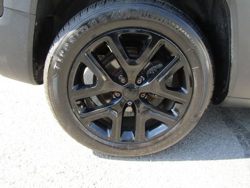 Used 2018 Jeep Renegade Altitude FWD image 36