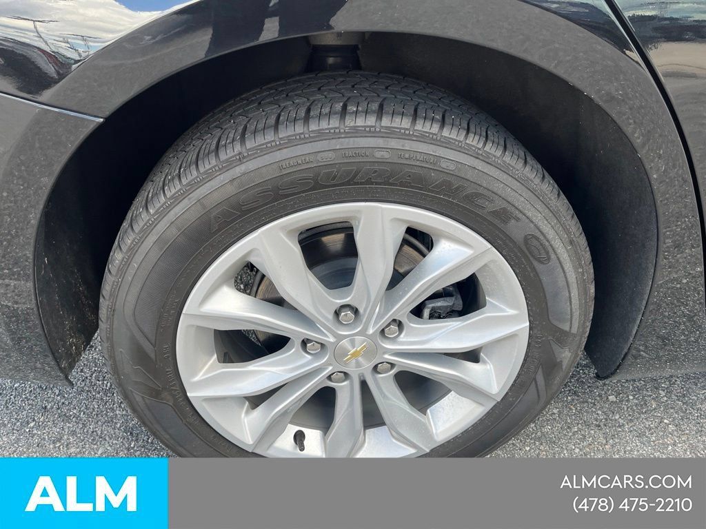 Used 2025 Chevrolet Malibu LT FWD image 11