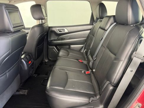 Used 2016 Nissan Pathfinder Platinum w/ Family Entertainment Package AWD/4WD image 13