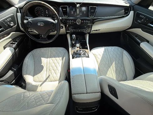 Used 2017 Kia K900 Luxury w/ VIP Plus Package RWD image 29