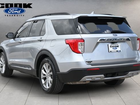 Used 2020 Ford Explorer XLT w/ Equipment Group 202A RWD image 4