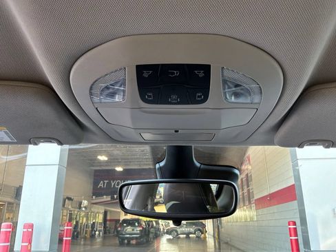 Used 2024 Chrysler Pacifica Touring-L FWD image 19