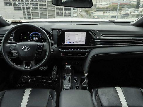 Used 2025 Toyota Camry SE FWD image 12