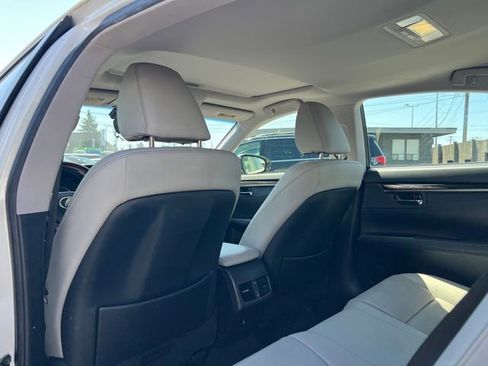 Used 2018 Lexus ES 300h w/ Navigation Package FWD image 11