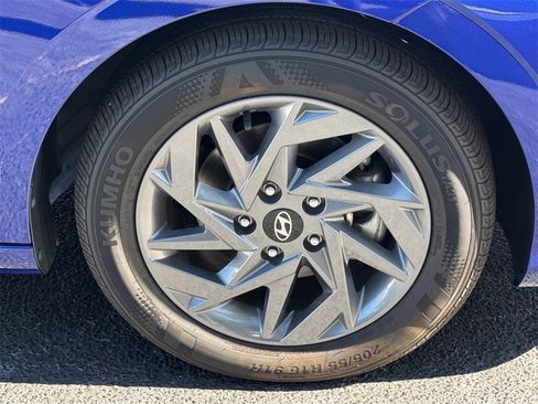 Used 2024 Hyundai Elantra SEL image 12