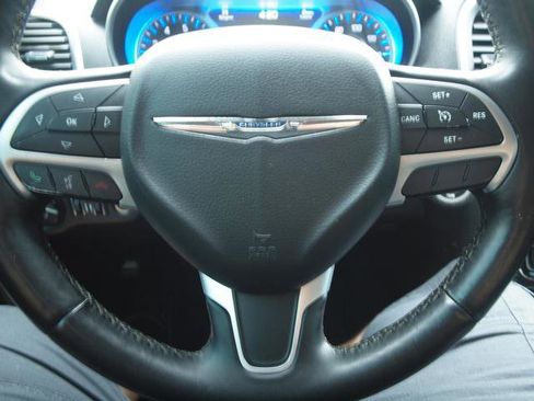 Used 2016 Chrysler 300 C RWD image 9