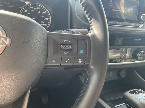 Used 2025 Nissan Rogue SV FWD image 31