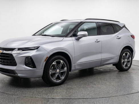 Used 2025 Chevrolet Blazer LT FWD image 3