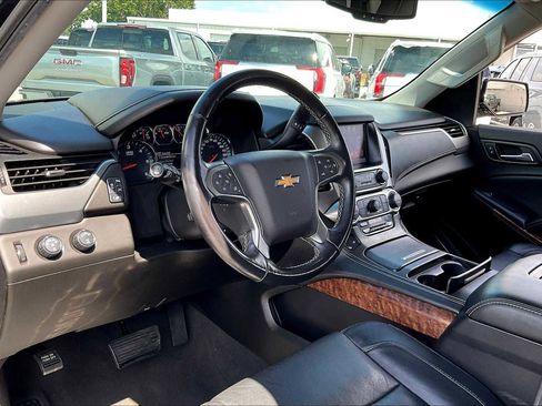 Used 2019 Chevrolet Suburban Premier image 16
