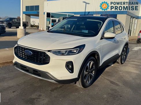 Used 2023 Ford Escape Platinum w/ Premium Technology Package image 2