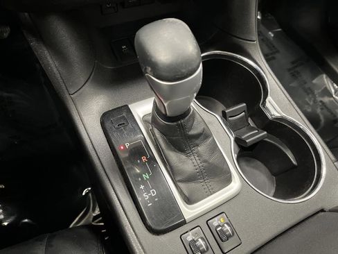 Used 2017 Toyota Highlander XLE AWD/4WD image 21