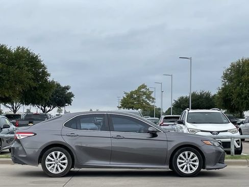 Used 2019 Toyota Camry LE FWD image 3