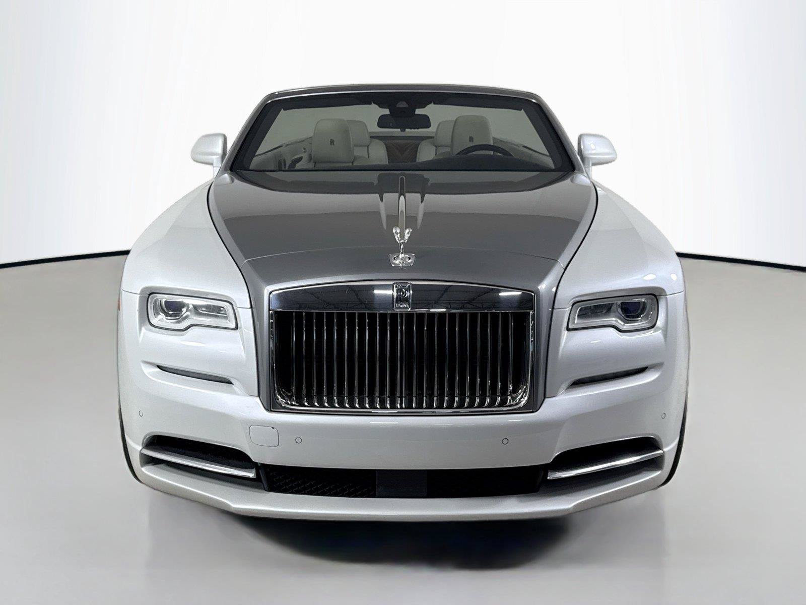Used 2016 Rolls-Royce Dawn RWD image 13