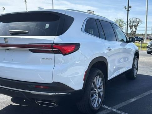 Used 2025 Buick Enclave Preferred image 7