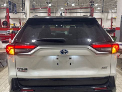 Used 2022 Toyota RAV4 XSE w/ Premium Package image 42