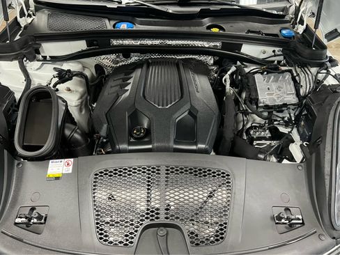 Used 2024 Porsche Macan image 33