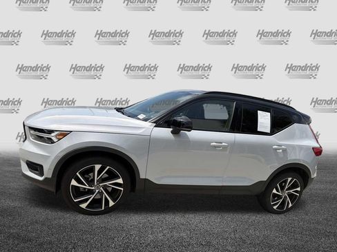Used 2022 Volvo XC40 T5 R-Design w/ Advanced Package AWD/4WD image 3