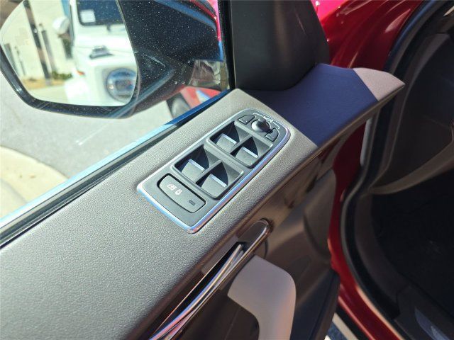 Used 2020 Jaguar F-PACE Prestige AWD/4WD image 19