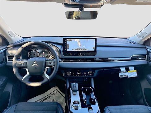 New 2026 Mitsubishi Outlander SE image 23