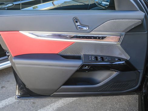 Certified 2025 BMW 740i image 17