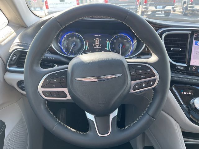Used 2024 Chrysler Pacifica Limited FWD image 42