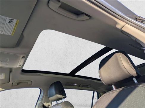 Used 2019 Volkswagen Tiguan SE image 15