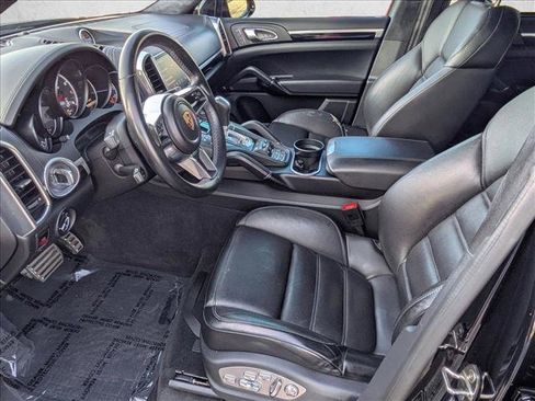 Used 2018 Porsche Cayenne Turbo image 16