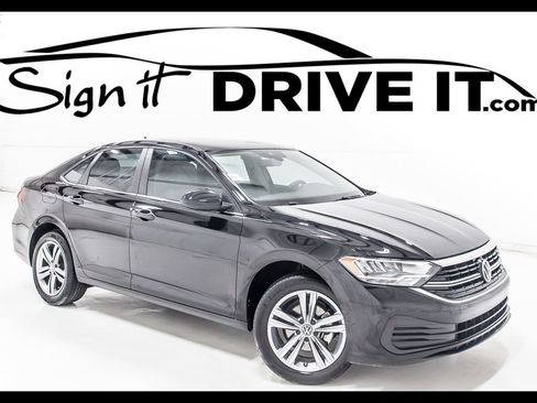 Used 2023 Volkswagen Jetta SE image 1