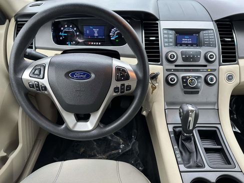 Used 2017 Ford Taurus SE image 8