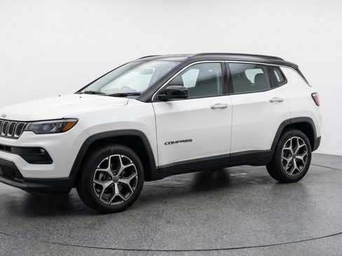 Used 2025 Jeep Compass Limited AWD/4WD image 3