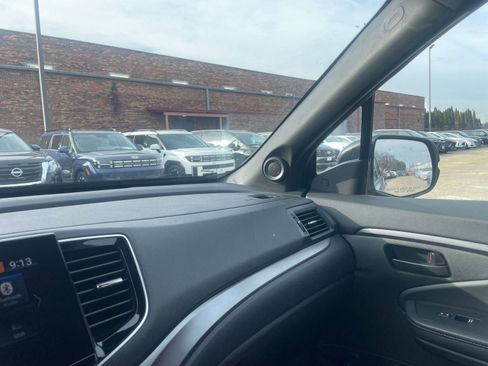 Used 2024 Honda Passport EX-L image 37