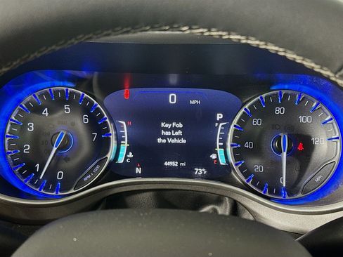 Used 2024 Chrysler Pacifica Touring-L image 16