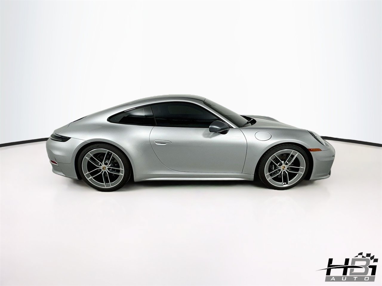 Used 2025 Porsche 911 Carrera T RWD image 4