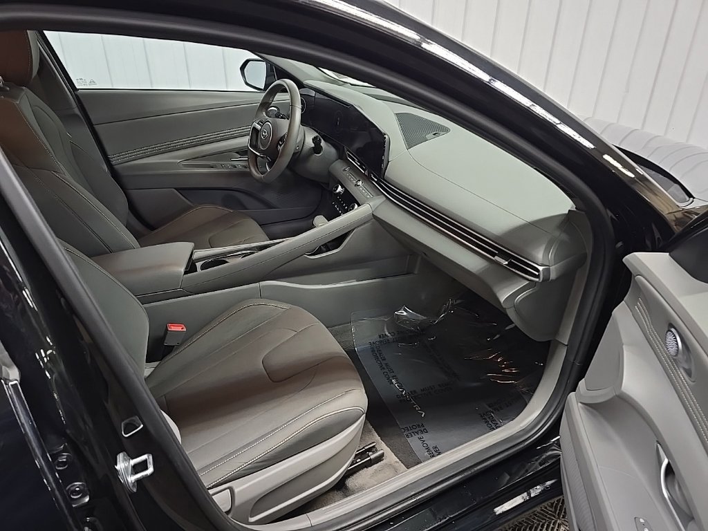 Used 2023 Hyundai Elantra SEL w/ Convenience Package FWD image 15